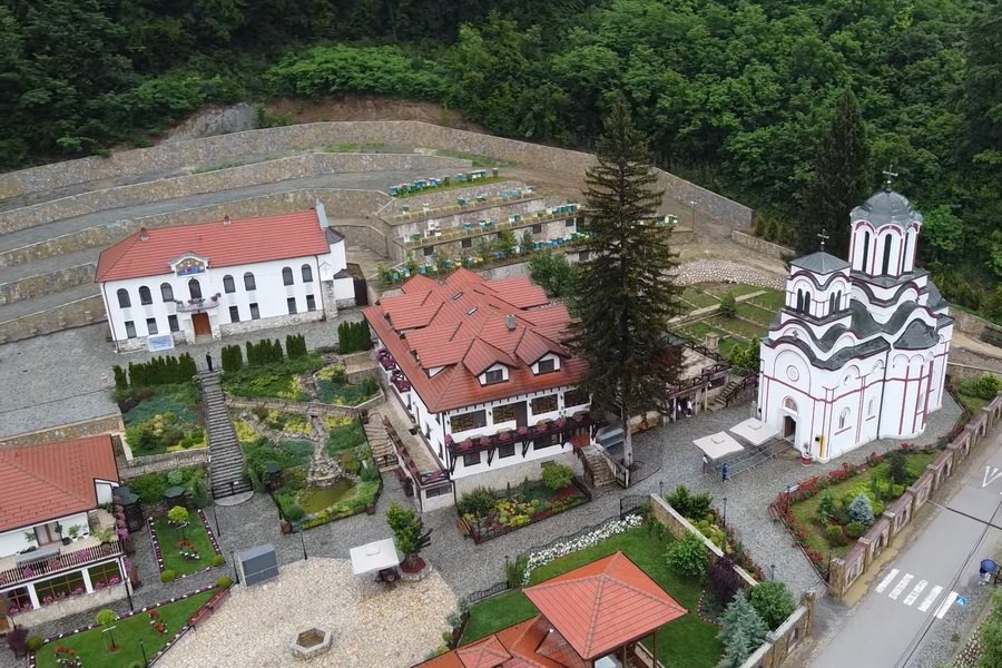 Manastiri Tumane i Nimnik, Srebrno Jezero